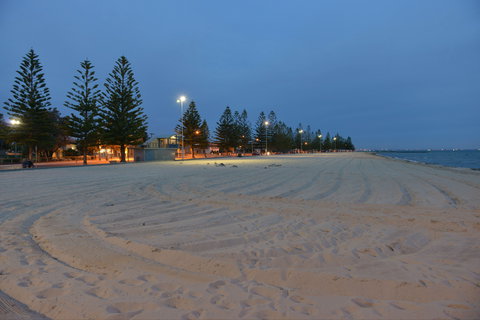 Altona Beach - Foster Accommodation 1