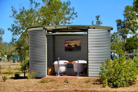 Julia Creek Artesian Baths - Foster Accommodation 0