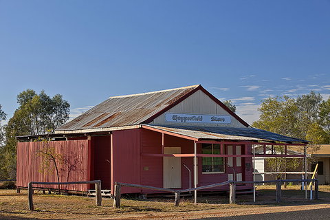 Copperfield Store, Chimney And Cemetery - Foster Accommodation 1
