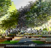 Sculpture Garden Campbelltown - Foster Accommodation