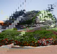 Yeppoon War Memorial - Foster Accommodation