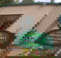 Around Art Studio/Gallery - Foster Accommodation