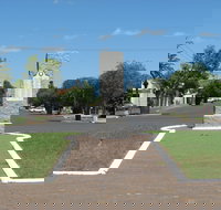 War Memorial and Heroes Avenue Roma - Foster Accommodation