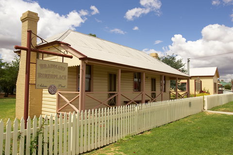 Cootamundra Cricketing Exploration - Foster Accommodation 2