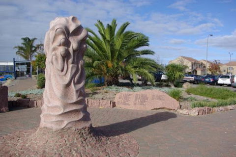 Fishermen's Memorial - Foster Accommodation 0