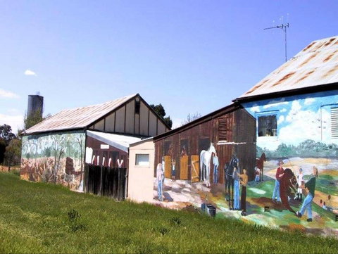 Mendooran Mural Town - Foster Accommodation 0