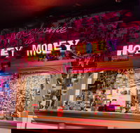 Holey Moley Charlestown - Foster Accommodation