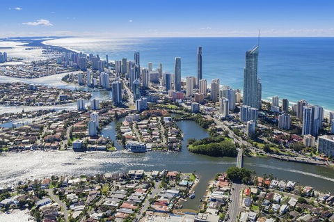 Arrival Private Transfers From Gold Coast Airport OOL To Gold Coast City - Foster Accommodation 3