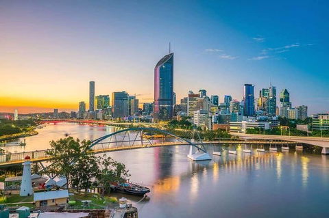 Brisbane Airport Transfers : Brisbane Airport BNE To Brisbane In Luxury Van - Foster Accommodation 5
