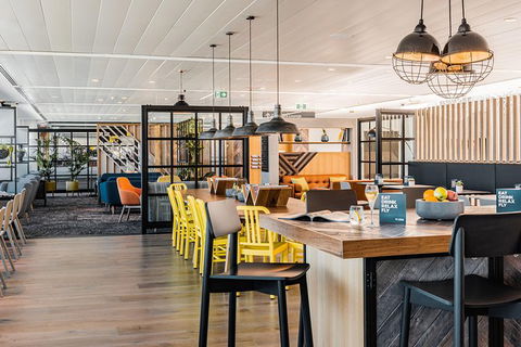 Brisbane Airport - My Lounge - Foster Accommodation 0
