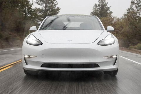 Adelaide Airport Arrival Transfer OR Tour In A Tesla Model3 EV - Foster Accommodation 4