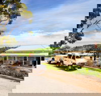 Two Hands Wines 'Flagship Vineyard Experience' - Foster Accommodation