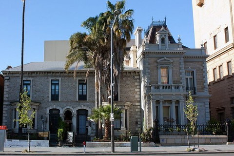 Adelaide Airport Transfers : Airport ADL To Adelaide City In Business Car - Foster Accommodation 3