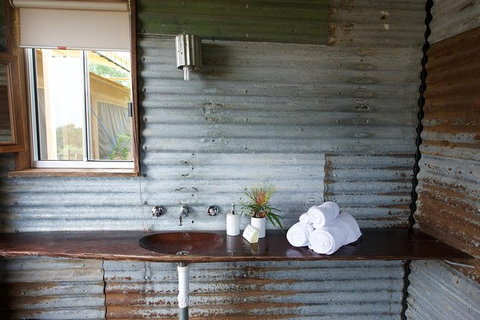 Slumber Safari At Werribee Open Range Zoo - Foster Accommodation 3