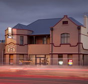 Cross Keys Hotel - Foster Accommodation