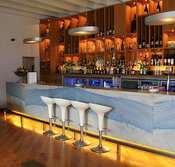 Pontoon Bar - Foster Accommodation