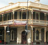 Cathedral Hotel - Foster Accommodation