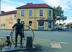 Clarendon Arms Hotel - Foster Accommodation 0