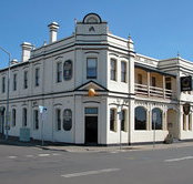 Alexander Hotel - Foster Accommodation
