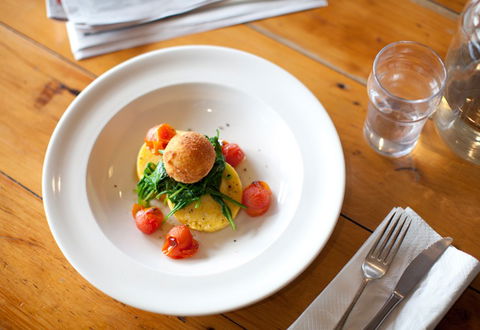 A Bite To Eat, A Drink As Well - Foster Accommodation 2
