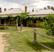 The Blue Duck Inn Hotel - Foster Accommodation