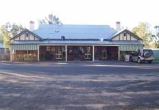 Ballimore Inn Hotel - Foster Accommodation 0