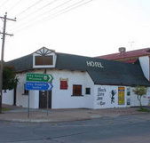 Black Lion Inn Hotel - Foster Accommodation