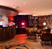 White Revolver - Foster Accommodation