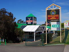 Oaks Hotel - Foster Accommodation 1