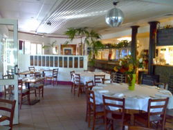 Clifton Capers Bar & Grill - Foster Accommodation 1