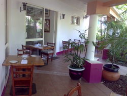 Clifton Capers Bar & Grill - Foster Accommodation 2