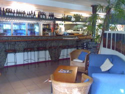Clifton Capers Bar & Grill - Foster Accommodation 3