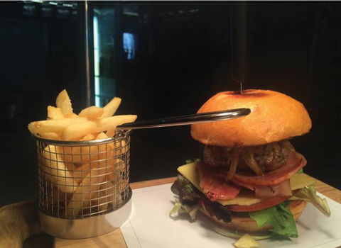 Hellenic Club - Foster Accommodation 4