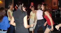 Farmers Home Hotel - Foster Accommodation 1