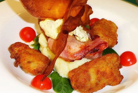 Elements Restaurant - Foster Accommodation 3