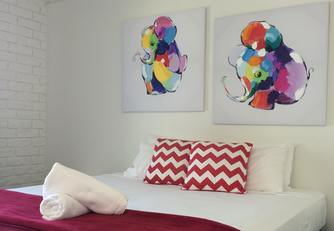 Arcadia Village Bistro - Foster Accommodation 2