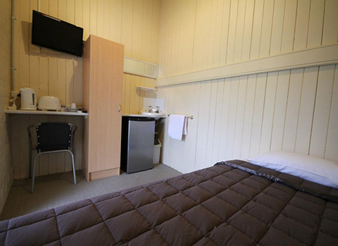 Grand Hotel (Mount Morgan) - Foster Accommodation 1