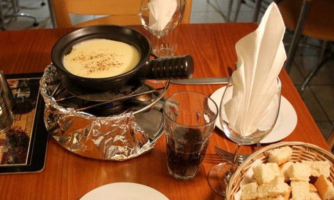 CJ's French Fondue Restaurant - Foster Accommodation 2