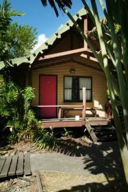 Magnum's Backpackers Bar - Foster Accommodation 0