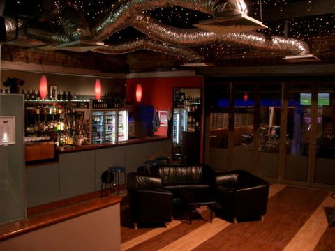 Bazoo Bar & Lounge - Foster Accommodation 1