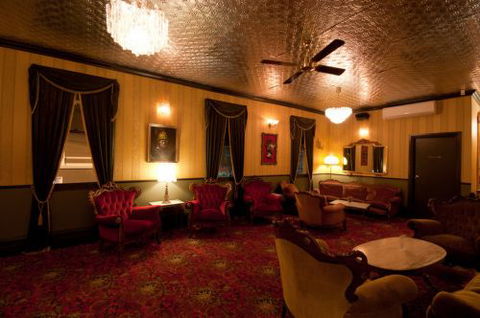 Back Bar Cocktail Lounge & Function Venue - Foster Accommodation 3
