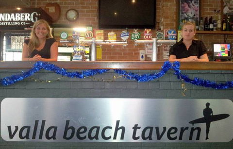 Valla Beach Tavern - Foster Accommodation 0