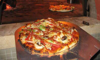 Roadies Cafe - Foster Accommodation 2