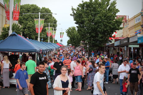 Cowra Christmas Street Festival - Foster Accommodation 0