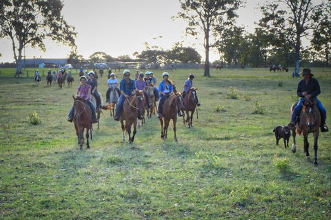 Night Horse Ride And Dinner - Foster Accommodation 1
