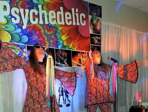 Psychedelic 70s Show The Retro Girls - Foster Accommodation 0