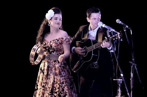 Leaving Jackson - The Johnny Cash & June Carter Show - Foster Accommodation 1