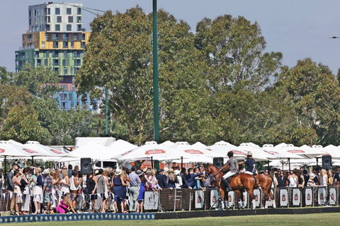 Land Rover Polo In The City - Foster Accommodation 0