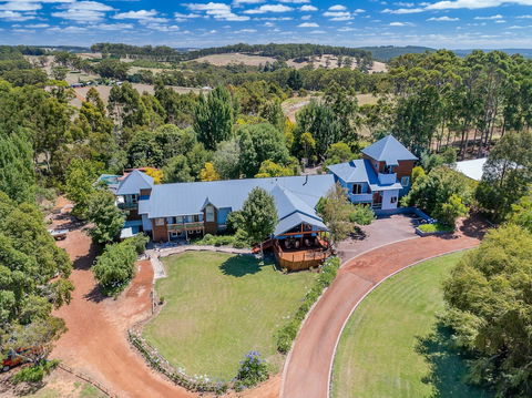 Chimes Spa Retreat - Foster Accommodation 0