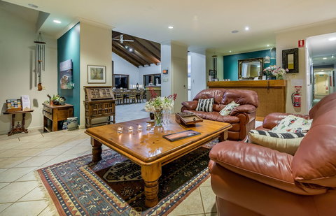 Chimes Spa Retreat - Foster Accommodation 3